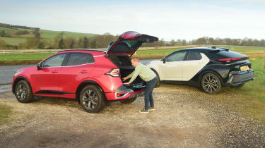 Auto Express chief reviewer Alex Ingram loading the Kia Sportage&#039;s boot